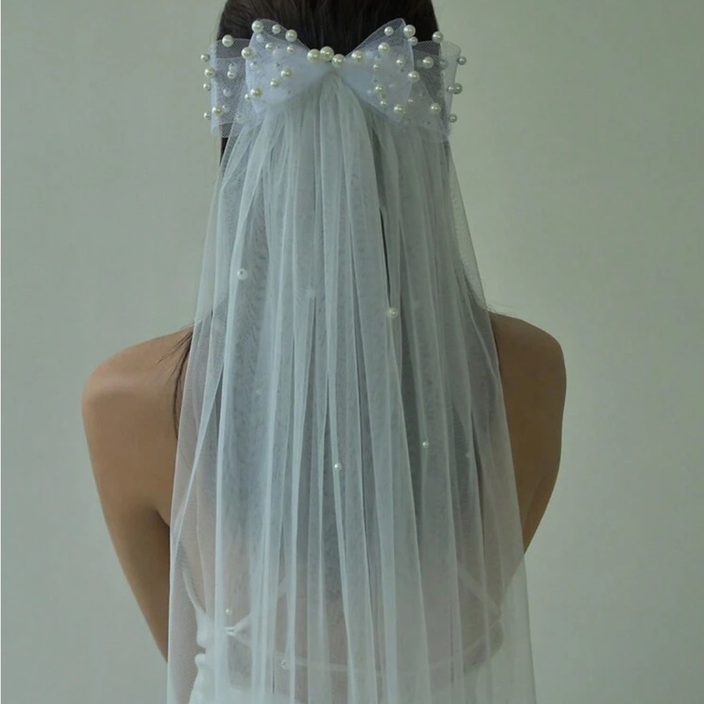Pearl bow long veil bridal wedding boho chic